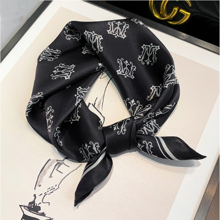 Brugerdefinerede silketørklæder med logo