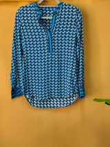 Brugerdefineret logo OEM kvinders trykt blå knap op silke bluse top til engros